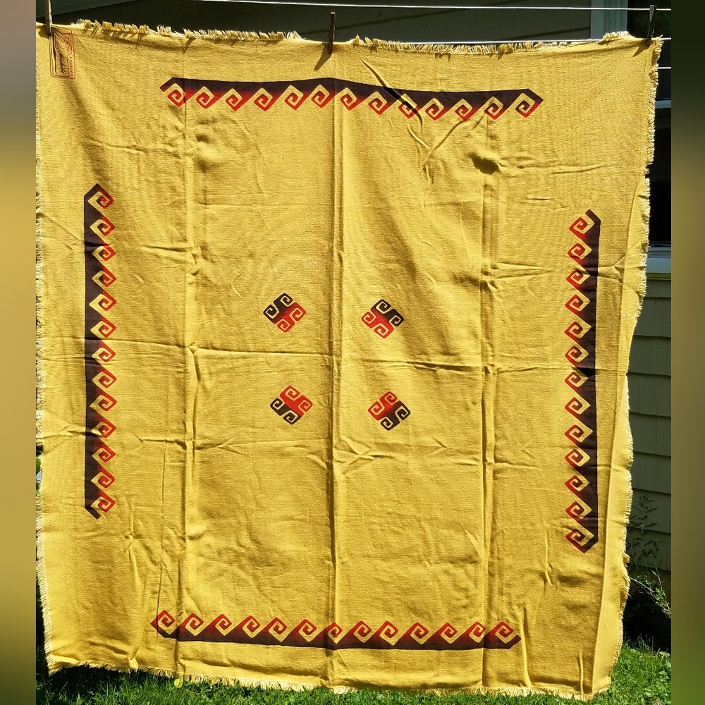 NWOT Table Cloth 60x55 6 Napkins